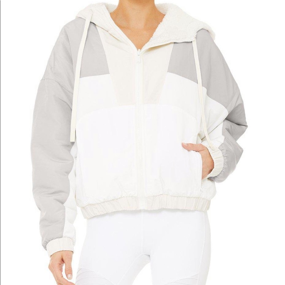 Duality reversable Alo Yoga Sherpa jacket. Unworn with tags still on.